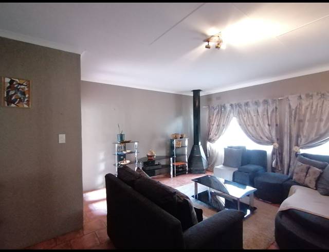 4 BEDROOM FREESTANDING SOLD IN STILFONTEIN EXT 4